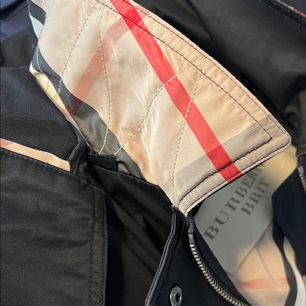 Burberry Black Hooded Raincoat with Signature Check Lining - Picture 4 of 8